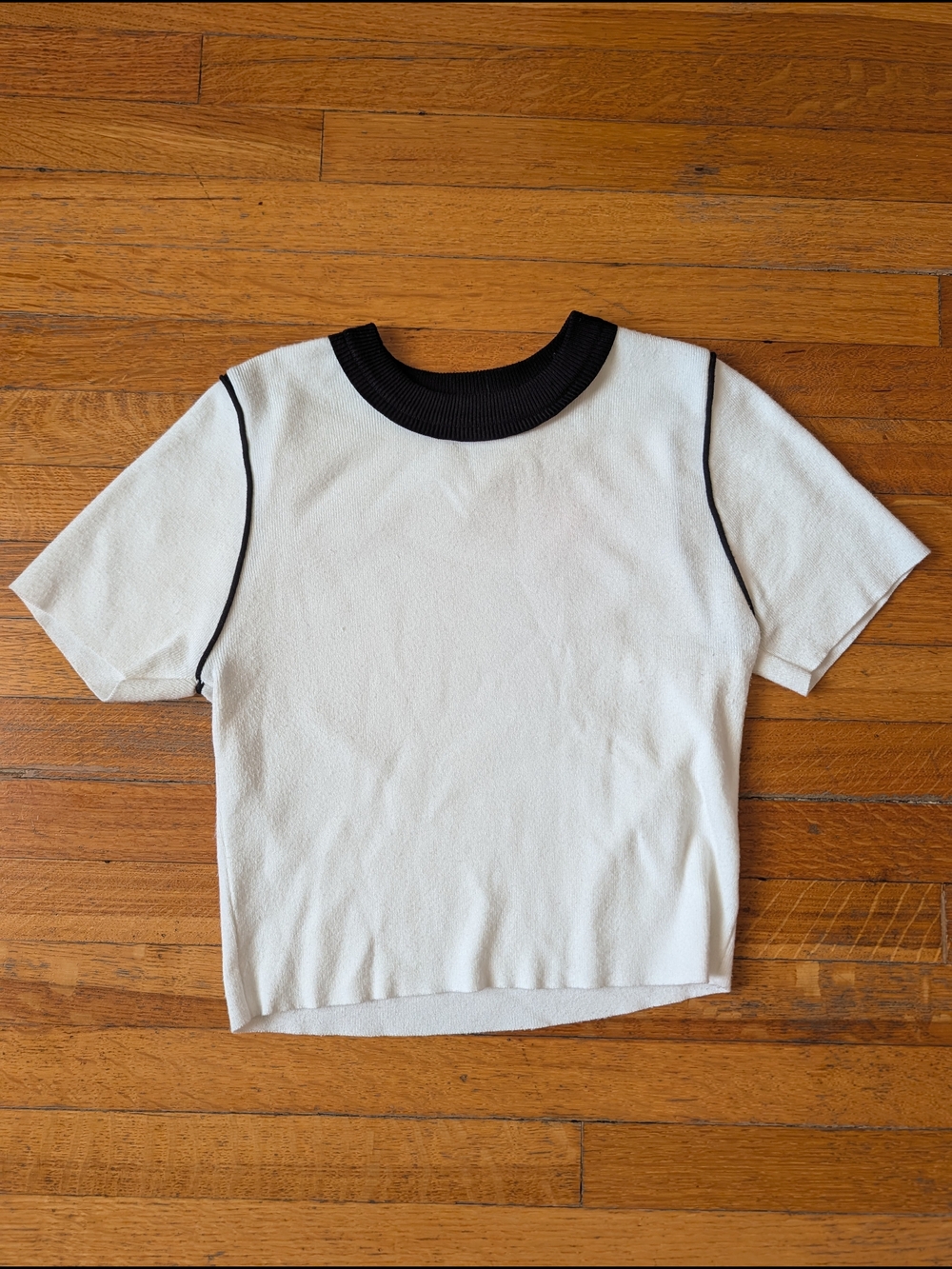 debut White Short Sleeve Top with Black Trim